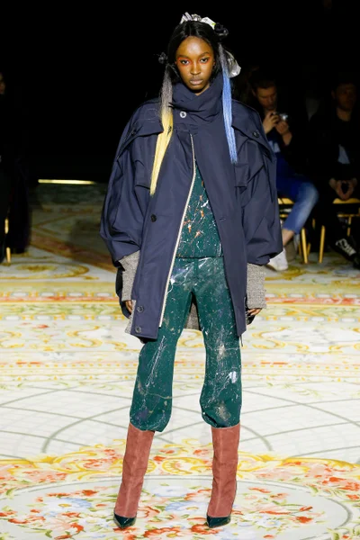 Look 15